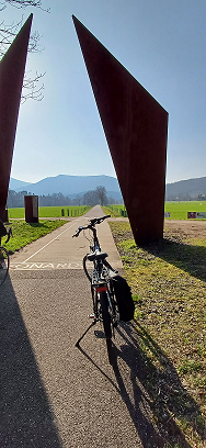 UN VELO ET PORTE BONHEUR